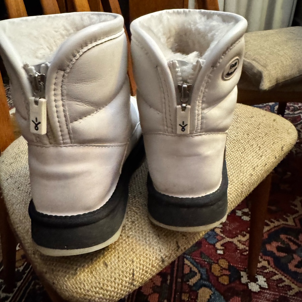 Emu short moon boots from ERI